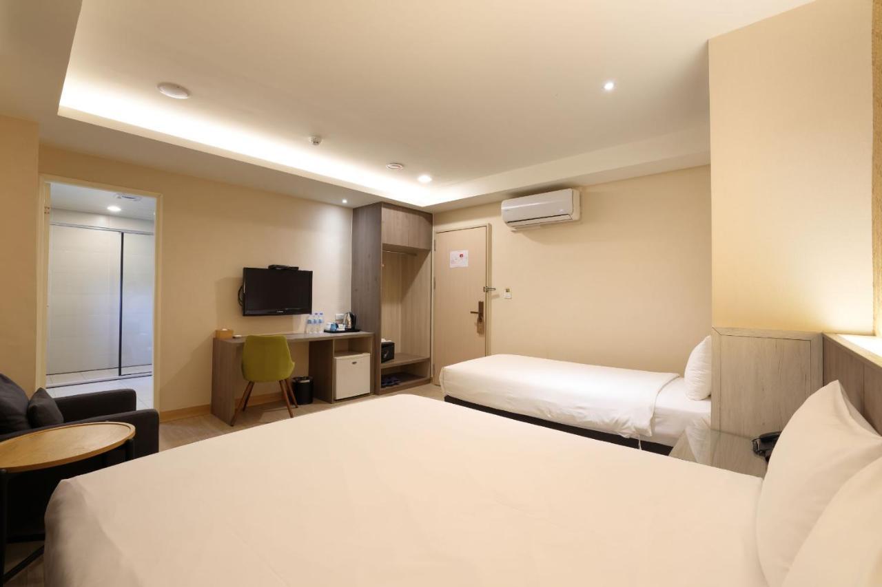 F Hotel - Hualien Zhongxiao Buitenkant foto